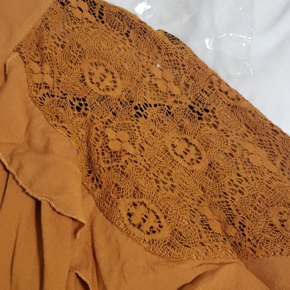 ♥️New boutique lace shoulder top - Picture 10 of 15